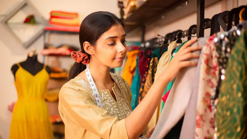 如何成为时装设计师？这个职业能赚多少钱？